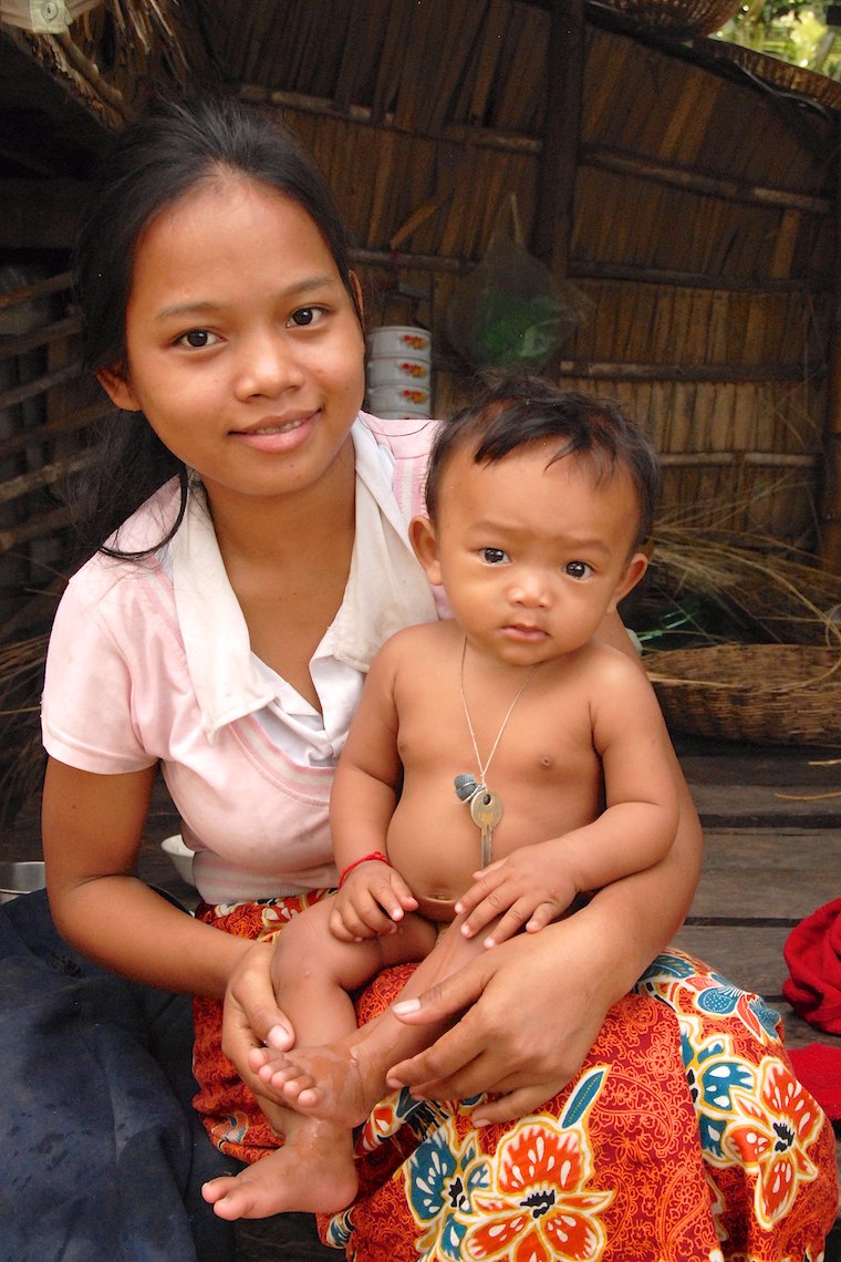 Cambodia portrait mother and child